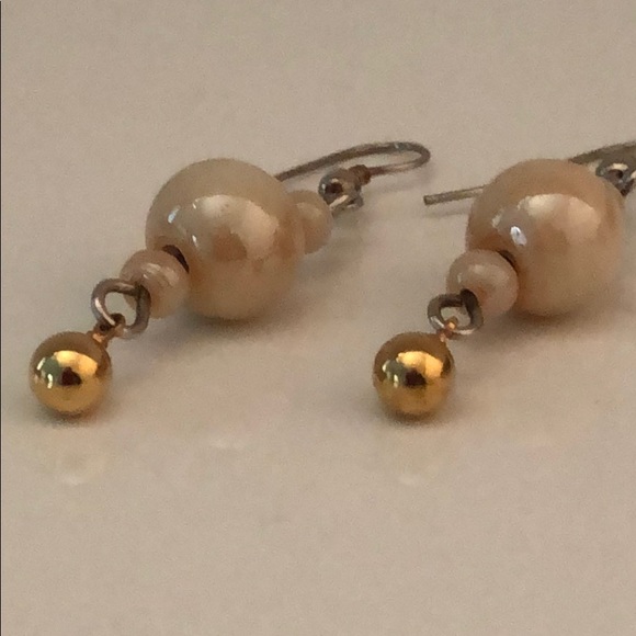 VINTAGE OPALESCENT IVORY AND GOLDTONE BALLS - Picture 4 of 6